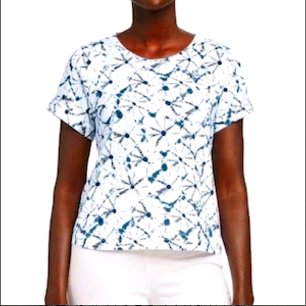 Women's Blue and White Patterned Short-Sleeve Top
